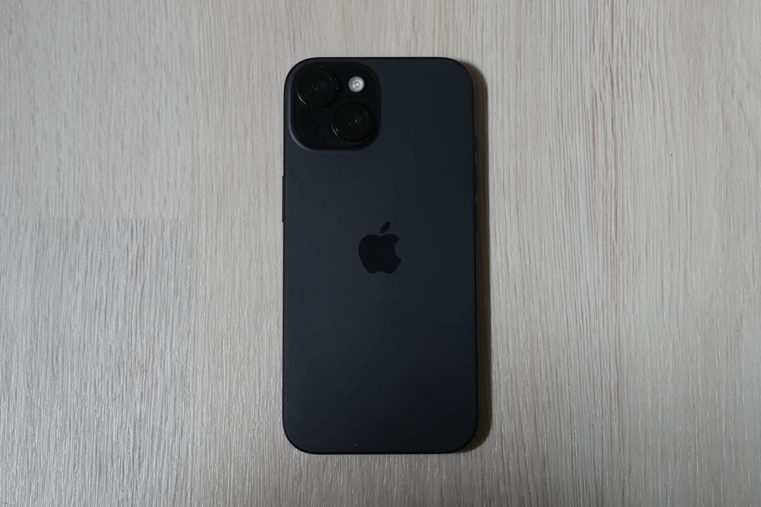 Apple iPhone 15 ブラック 本体 + ケース2個