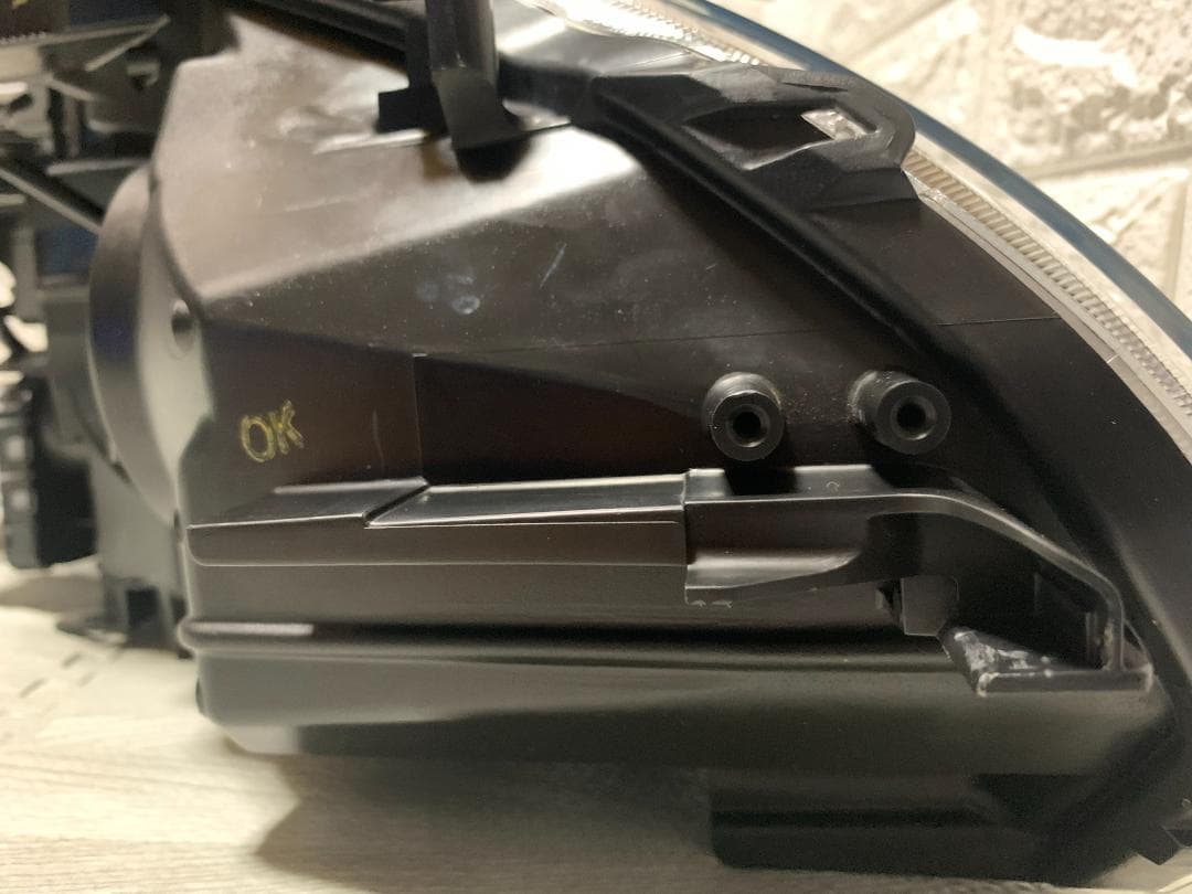 美しいオリジナルヘッドライト（左側）トヨタ プリウス ZVW30 ツーリング