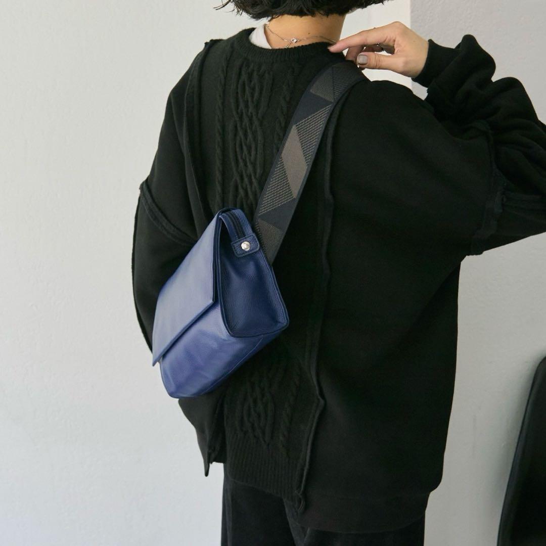 【美品】本革 470gワイドテープショルダーバッグ/イアパピヨネ ブルー