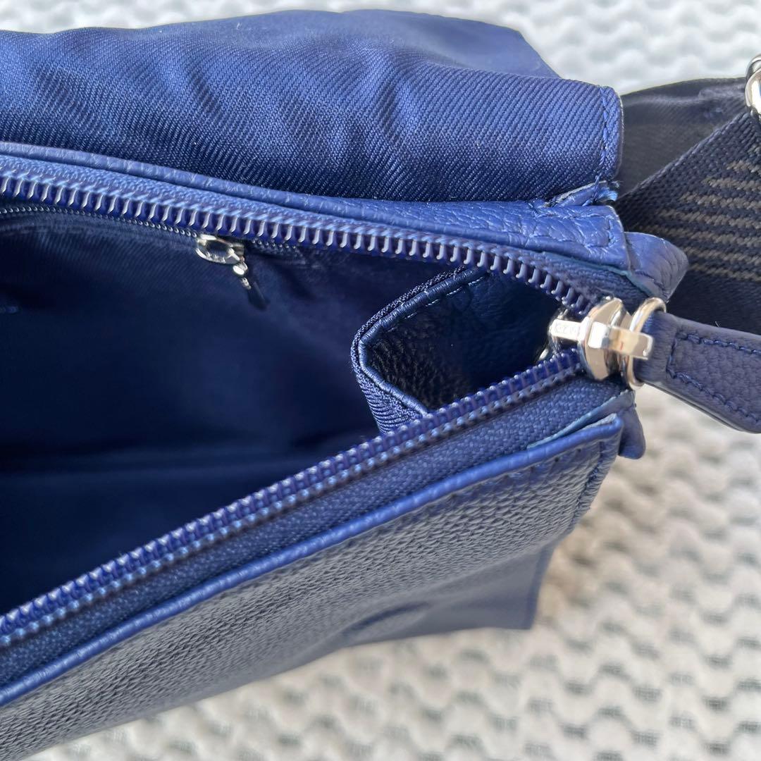 【美品】本革 470gワイドテープショルダーバッグ/イアパピヨネ ブルー