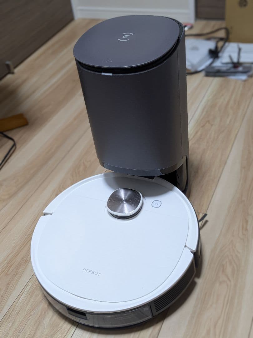 DEEBOT OZMO T8+ ロボット掃除機 本体　ゴミ収集スタンド付き