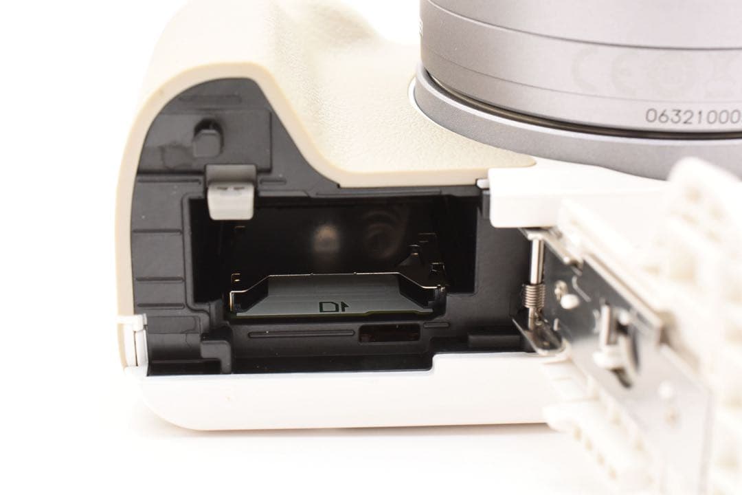 Canon EOS Kiss M ミラーレスカメラ Wi-Fi搭載