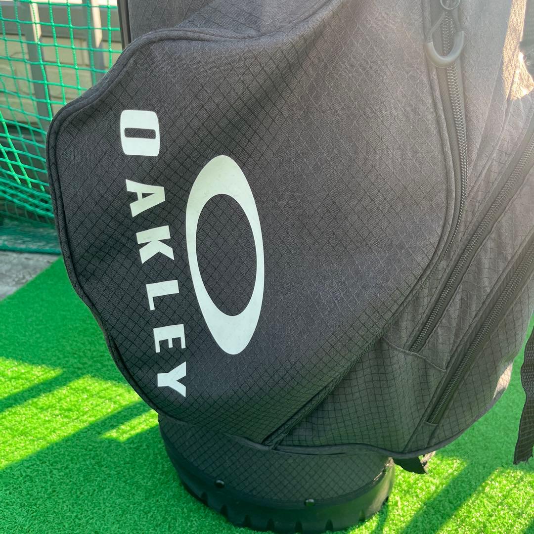 OAKLEY オークリー 9.5型　キャディバッグ　黒　スタンド式　軽量　中古