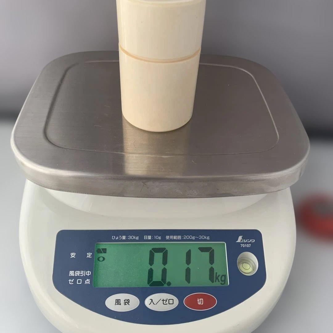 蓋付き保存容器 円筒形　高さ9cm, 幅5.5cm