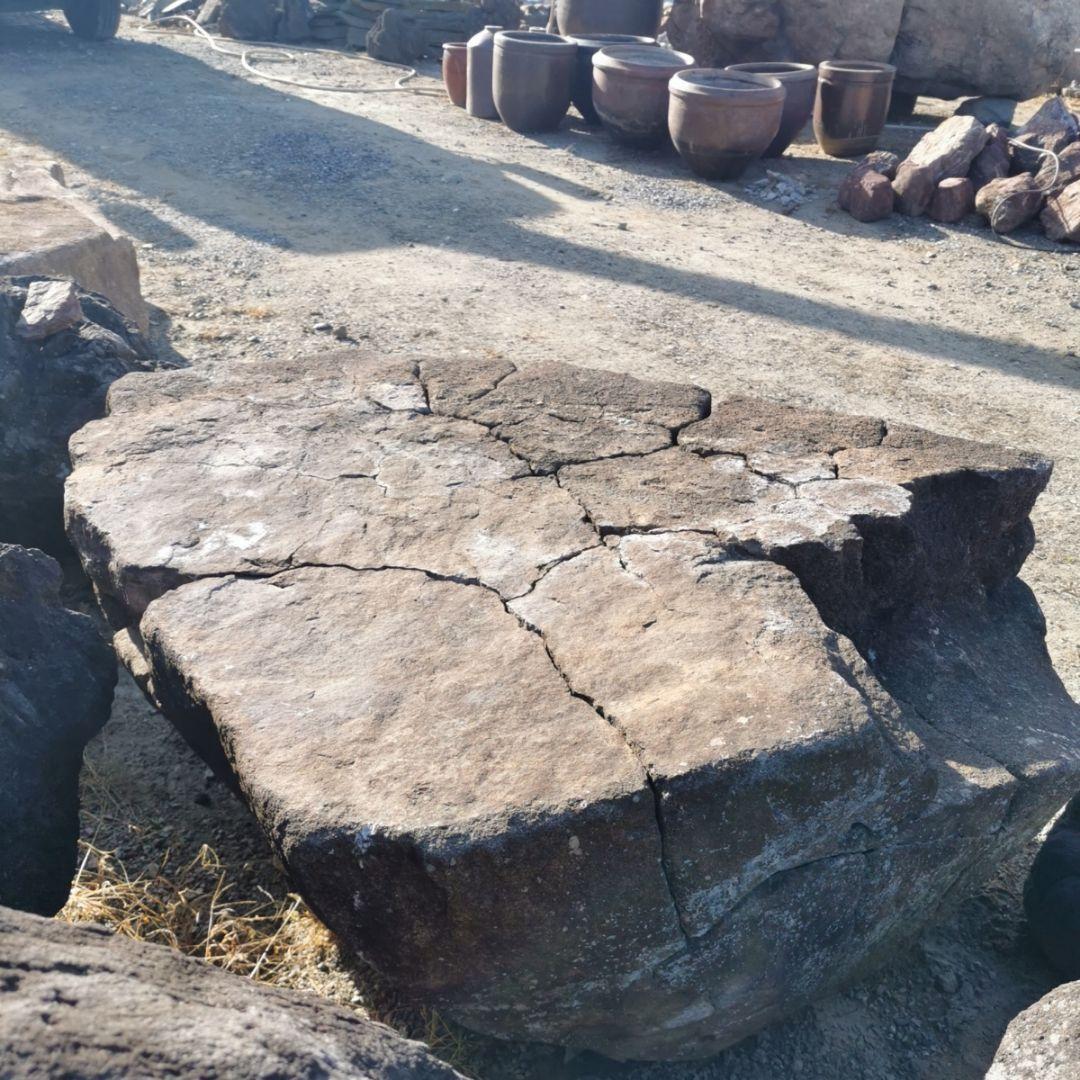 亀甲石　2トン　庭石　石　鑑賞石　庭　ガーデニング　置物　オブジェ　インテリア