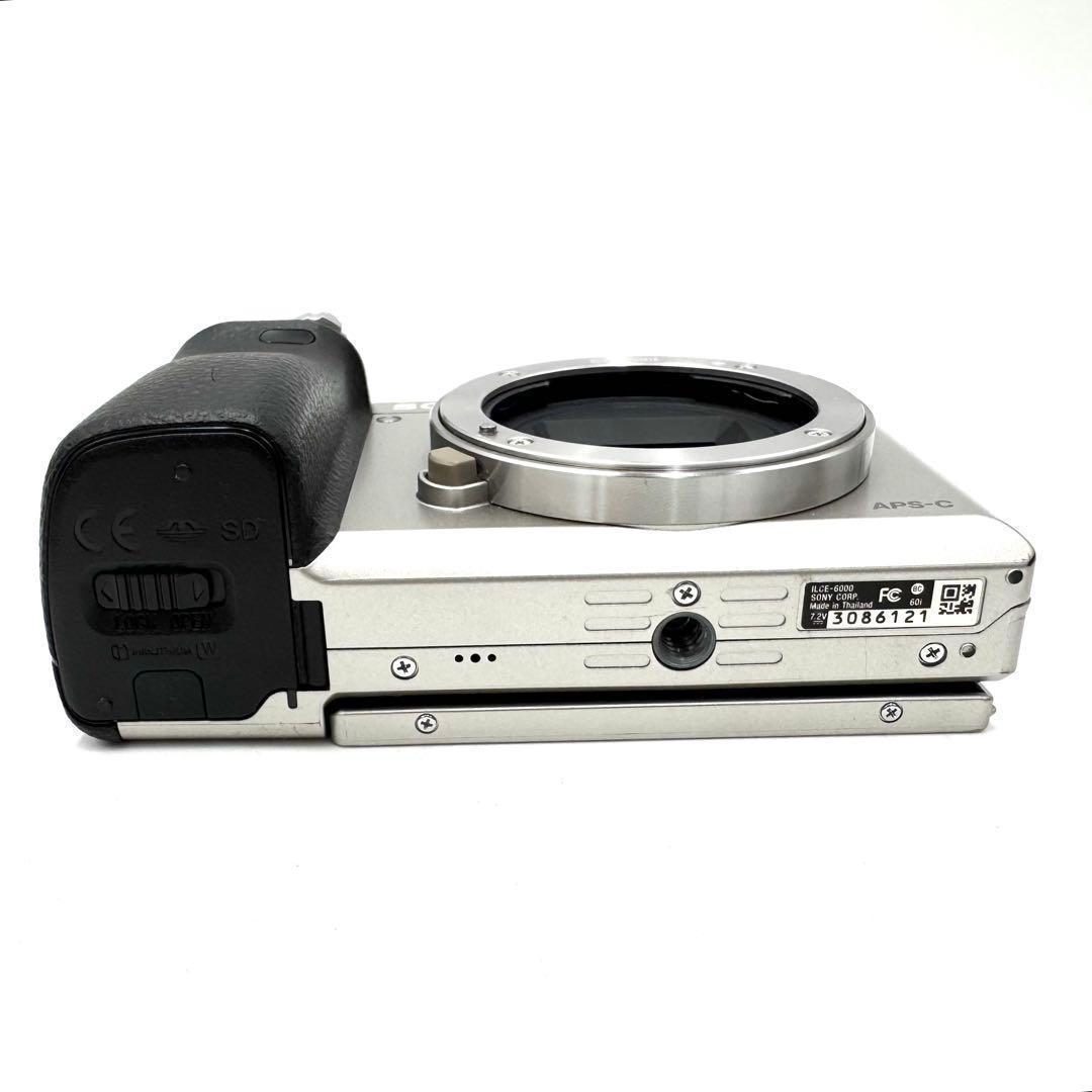 美品 Sony ソニー α6000 ダブルズームキット シルバー