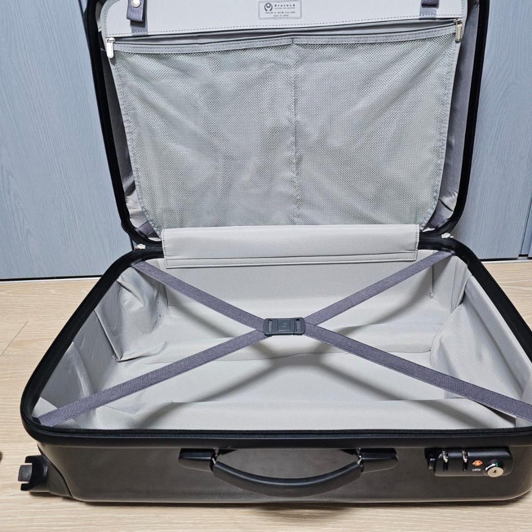 プロテカ フラクティ 黒 スーツケース　キャリー