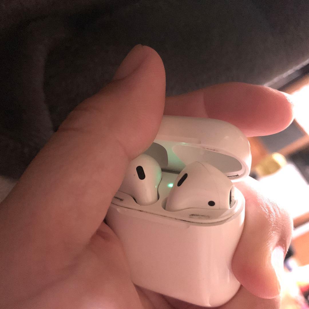 Apple AirPods エアーポッズ 第2世代 with Wireless…
