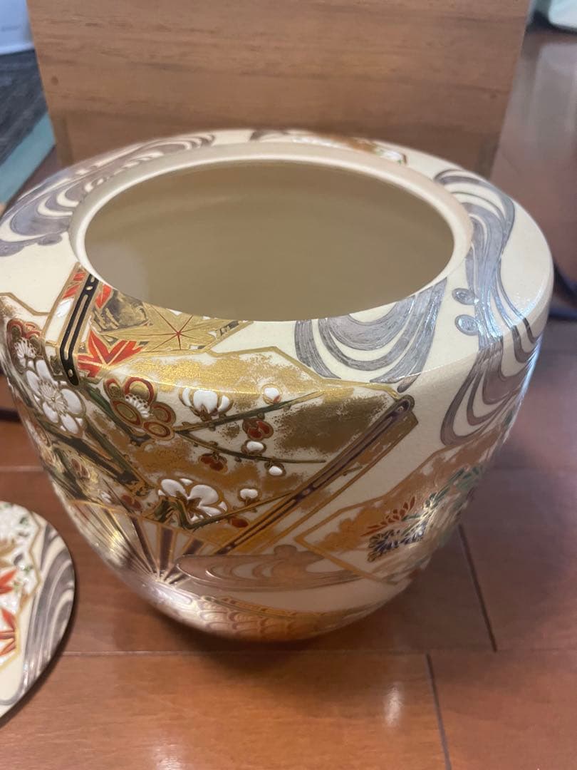 真葛香斎　金彩花柄 水差し　蓋付き