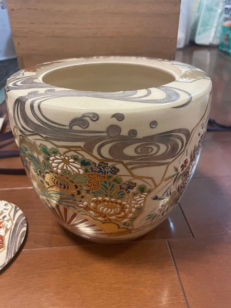 真葛香斎　金彩花柄 水差し　蓋付き