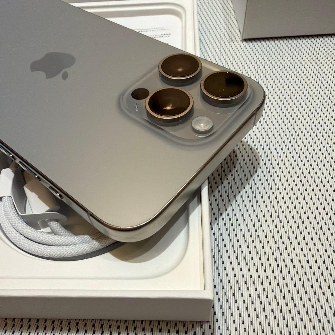 iPhone 15 Pro Max 本体 ナチュラルチタニウム　充電ケーブル付き