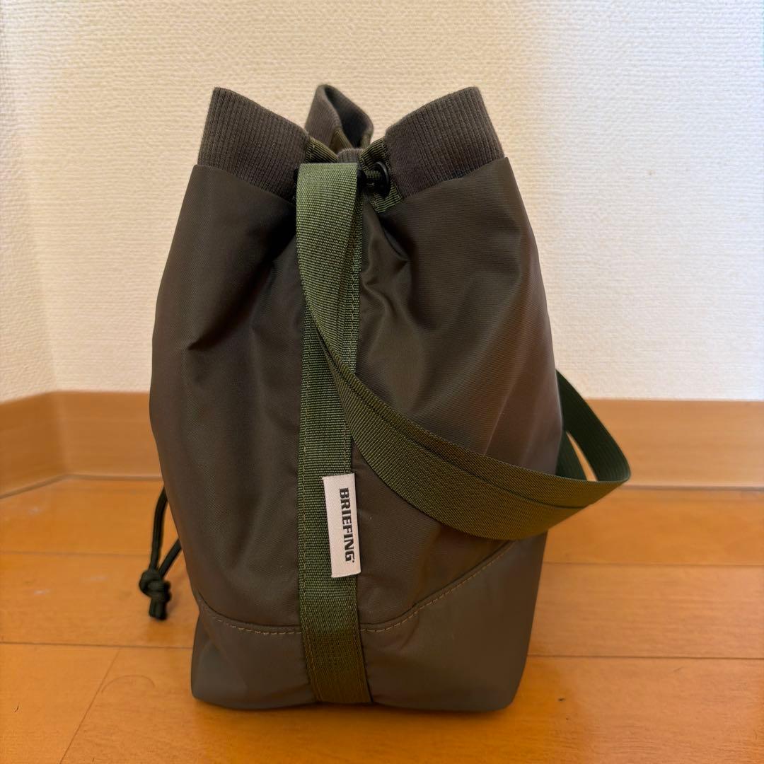ブリーフィング　ショルダーバッグ　カーキ色　美品です