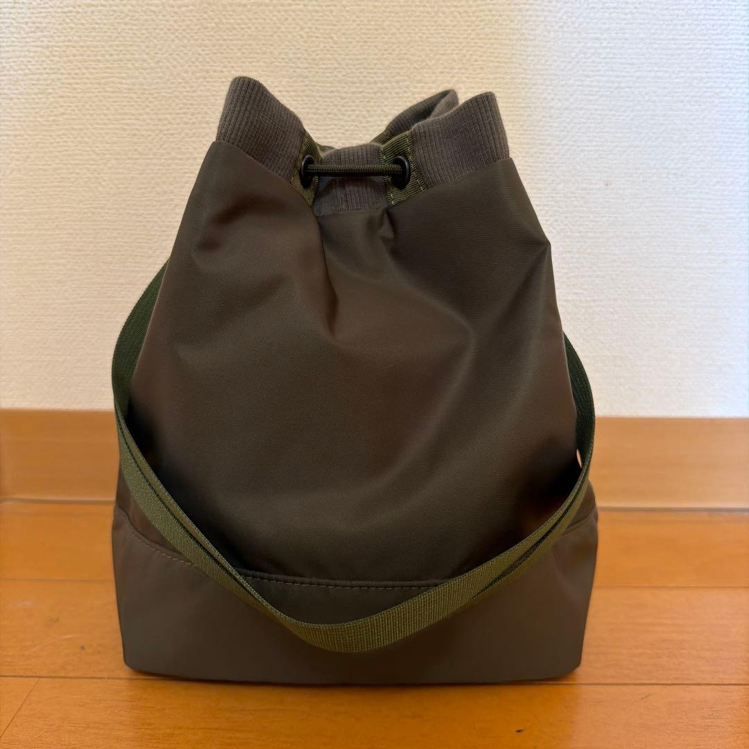 ブリーフィング　ショルダーバッグ　カーキ色　美品です