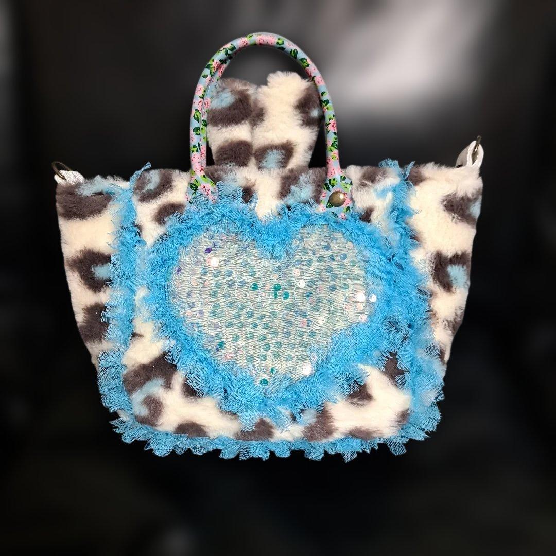 ざ*ろ様 コヤンイサムチョン♥️ハチワレちゃんブルーパキットレースとインド刺繍で