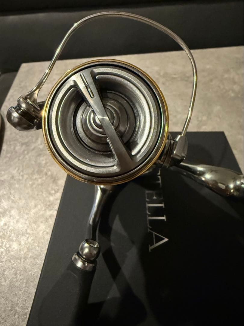 美品 シマノ 18ステラ 2500S