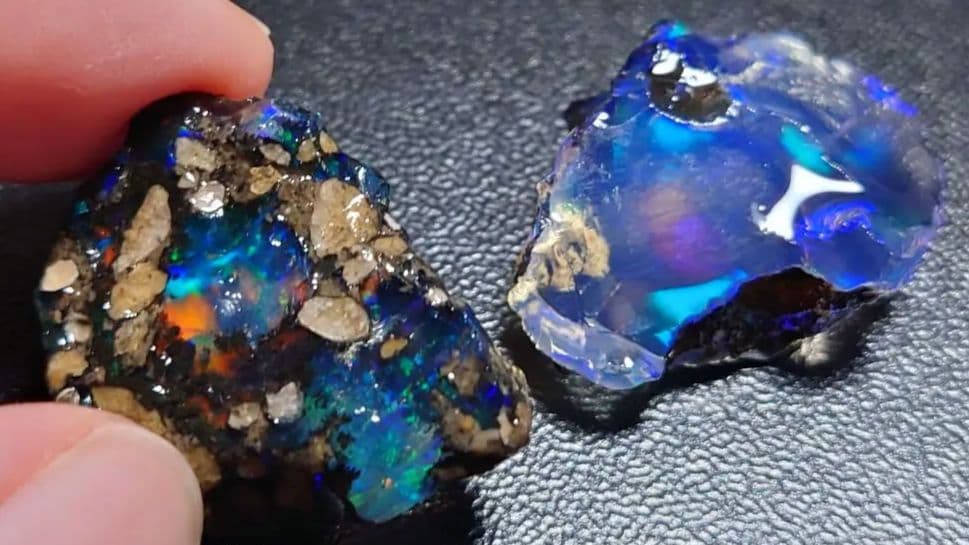 【35CT分】エチオピア　オパール 原石 青緑　鉱物　標本　ピンファイア