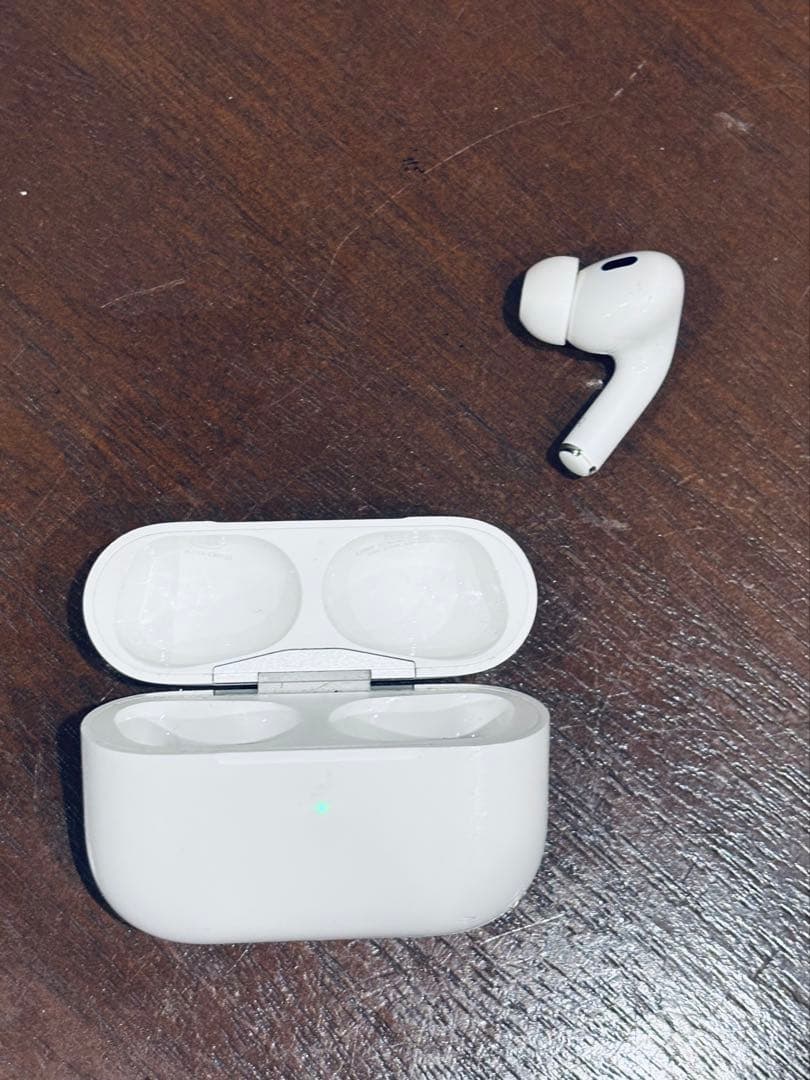 Airpods Pro A3047 第2世代タイプC　充電ケース と右耳