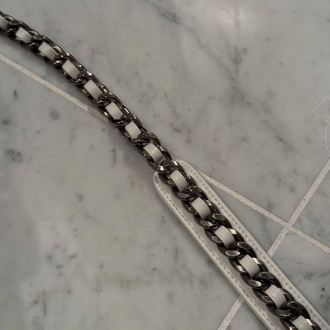 CHANEL(シャネル)CHANEL19 ホワイト ショルダーバッグ