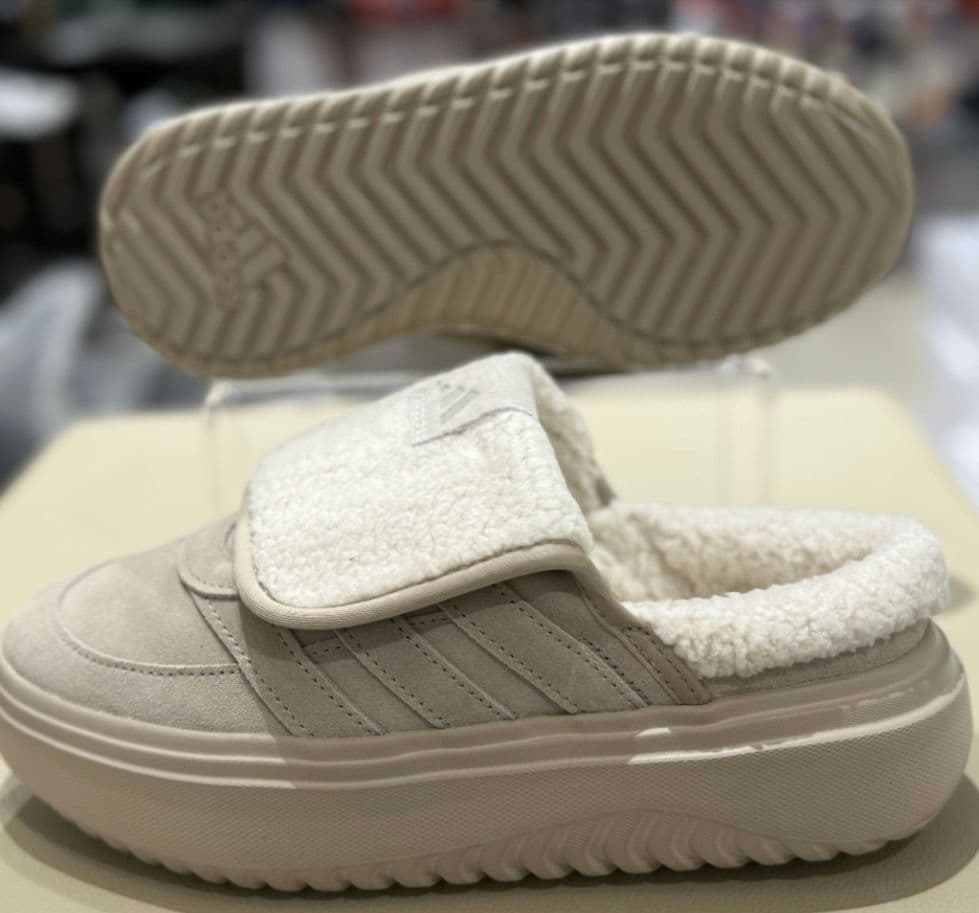 大人気★adidas★アディダス★23.5㎝★ボア付き★ミュール★ベージュ