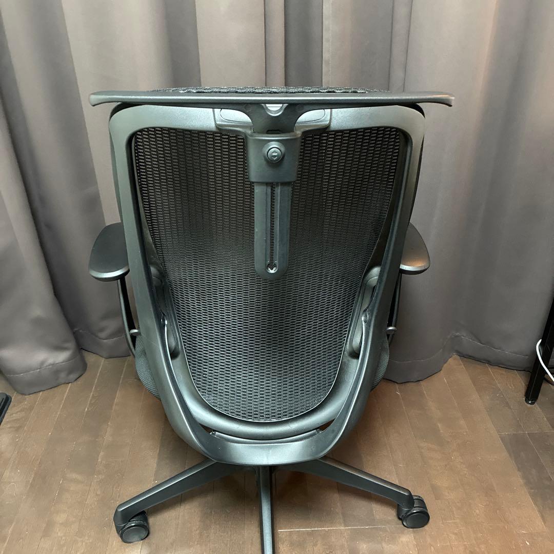 オカムラ　シルフィ　ハンガーあり　肘置きあり