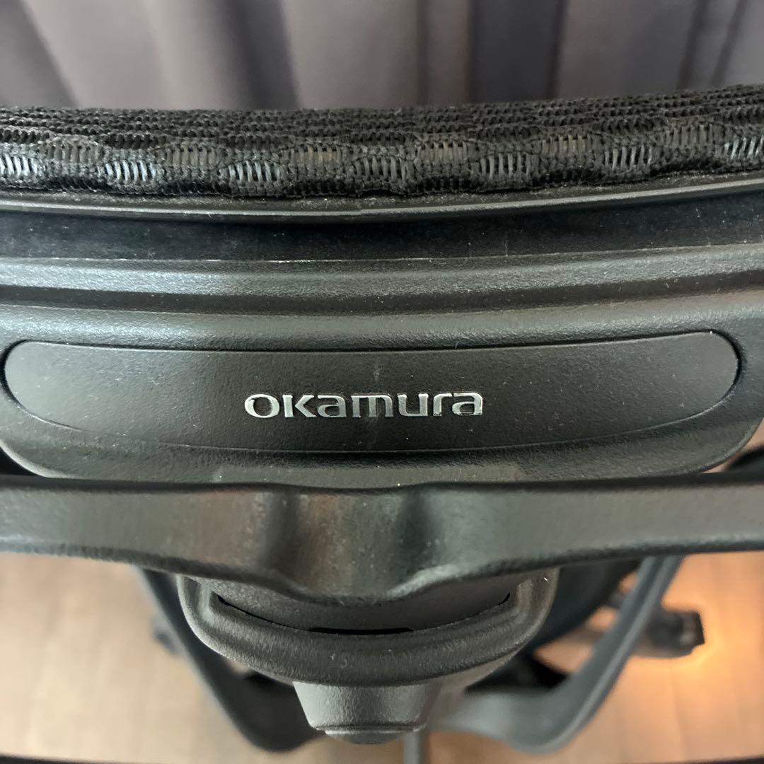 オカムラ　シルフィ　ハンガーあり　肘置きあり