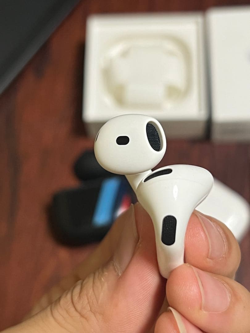 【らいとひかる 】Airpods 4 ANC無し。mxp63j/a