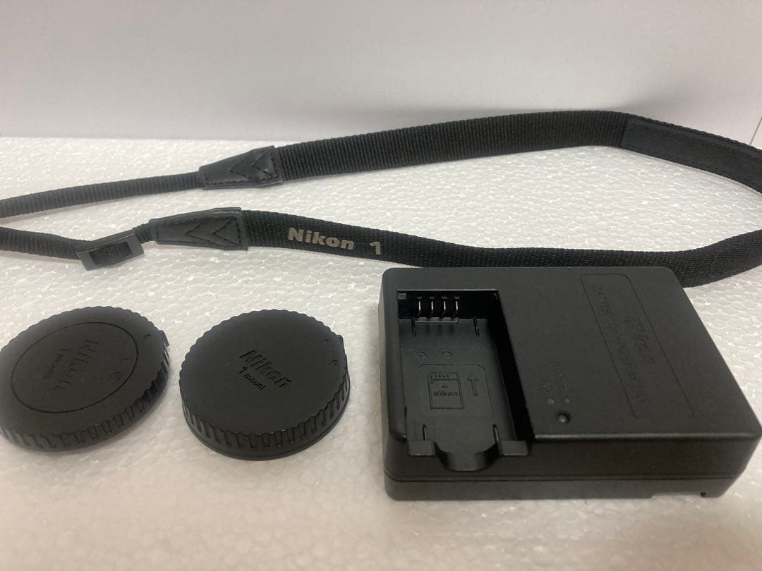 ☆お盆値下げ【美品/人気カラー】NIKON 1 J5 ダブルレンズキット