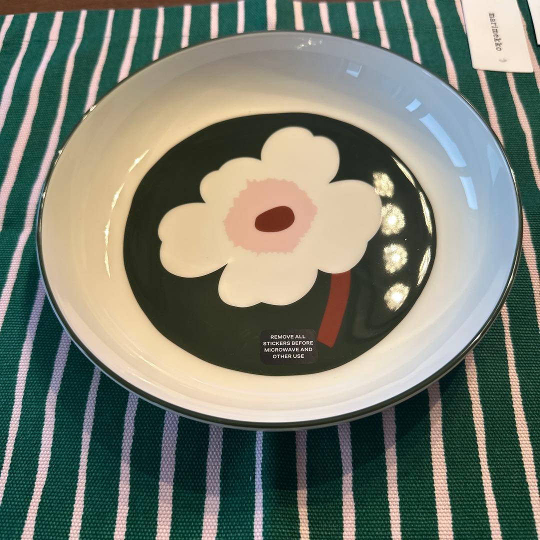 新品タグ付き　完売　マリメッコ　プレイスマットと皿のセット　ウニッコ