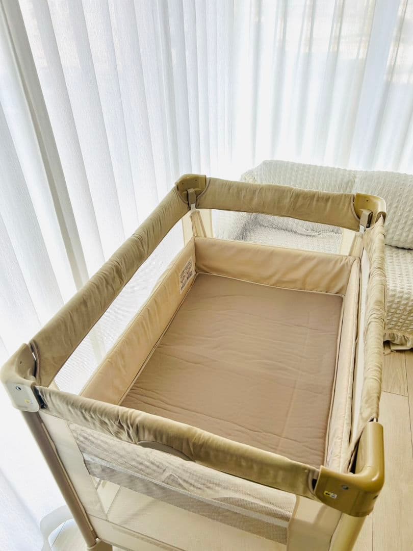 【匿名配送】ベビーベッド　ココネルエアー　アップリカ