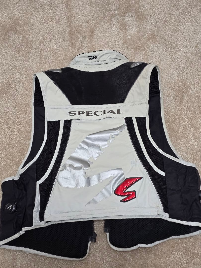 Daiwa SPECIAL フィッシングベストLサイズ