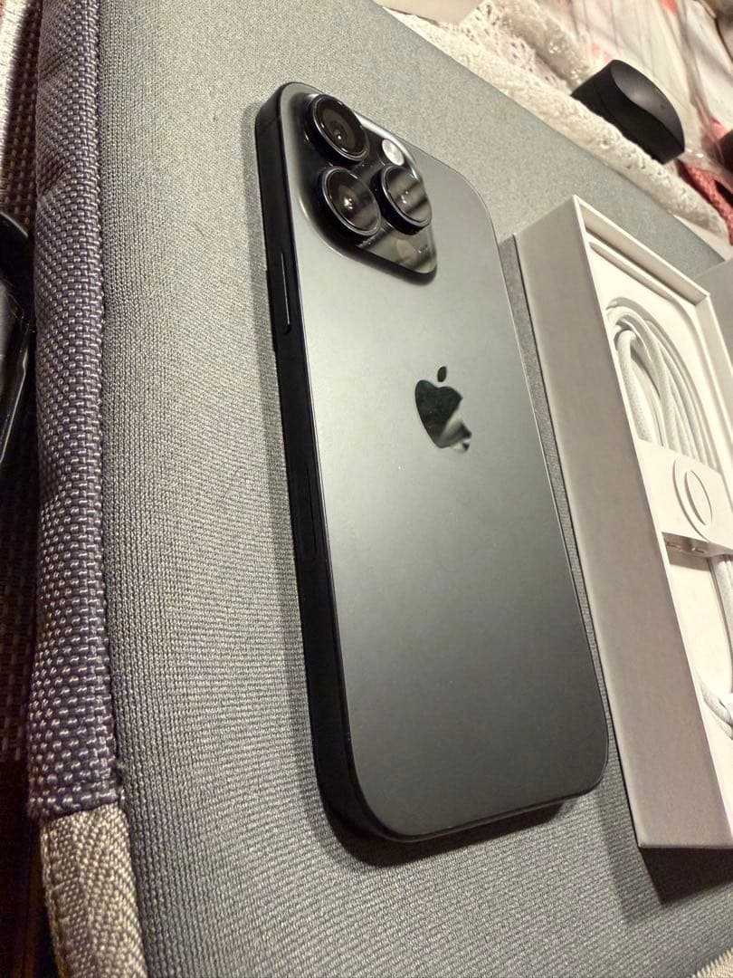 Apple iPhone 16 Pro 本体　ブラックチタニウム　256GB