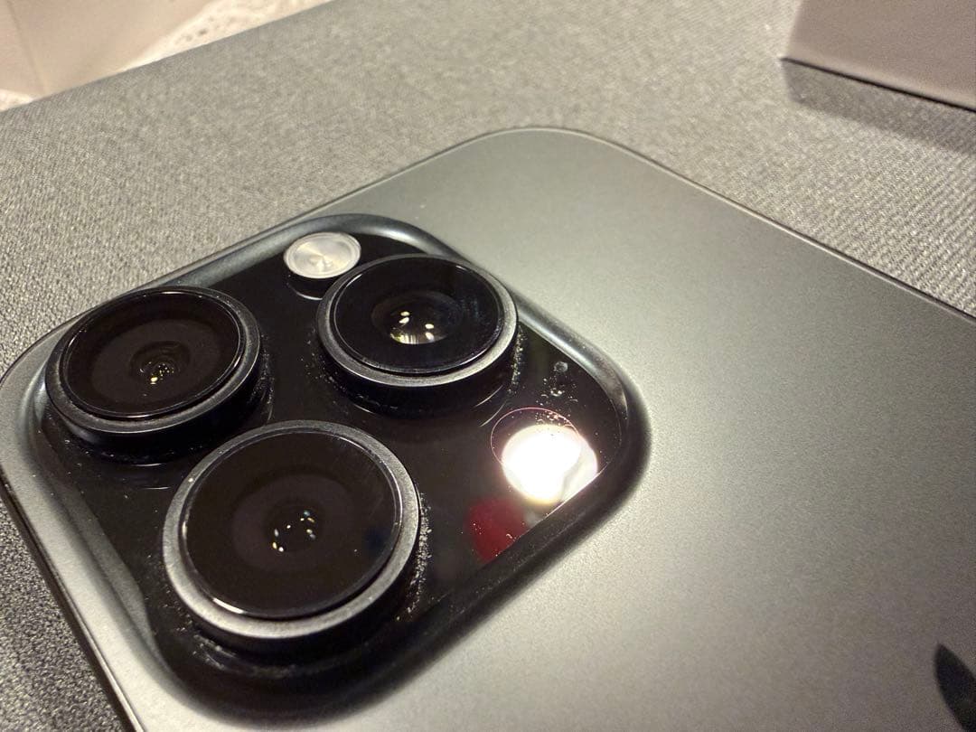 Apple iPhone 16 Pro 本体　ブラックチタニウム　256GB