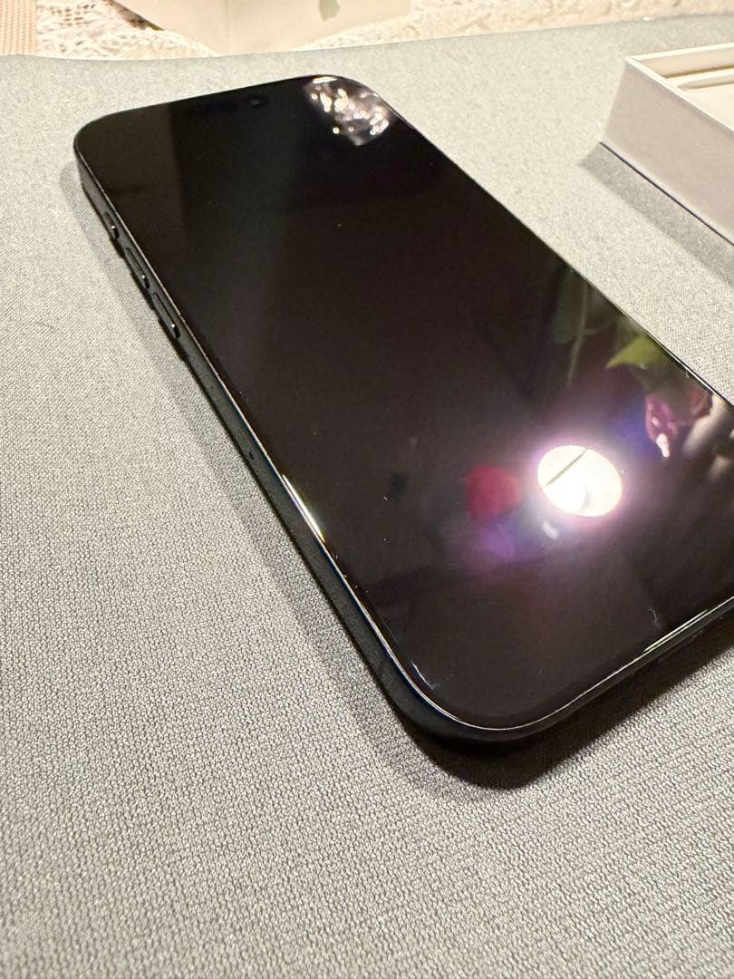 Apple iPhone 16 Pro 本体　ブラックチタニウム　256GB