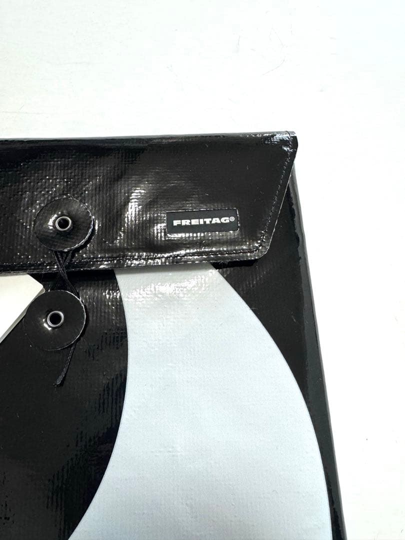 新品 未使用 タグ付 ブラック ホワイト F402 スリ一ブ タブレットケ一ス