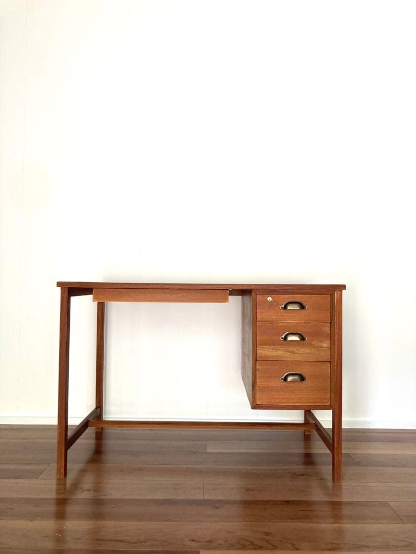 【週末sale】木製の片袖机　ヴィンテージ　昭和レトロ　取っ手交換済み