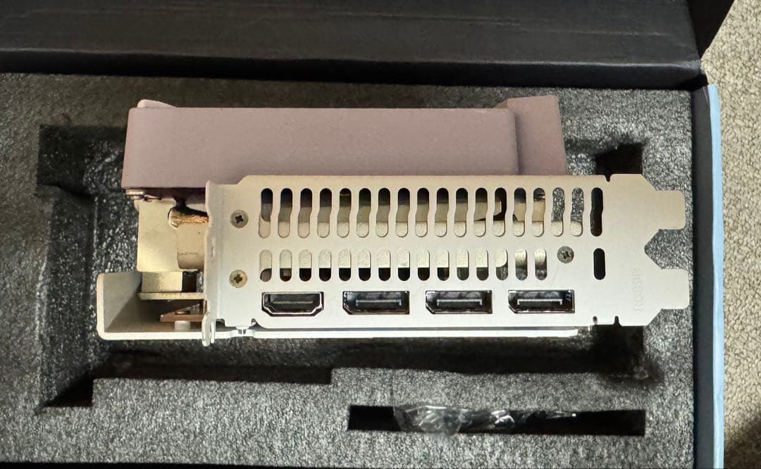 グラフィックボード・グラボ・ビデオカード Yeston Radeon RX7700XT 12GB Sakura Waifu