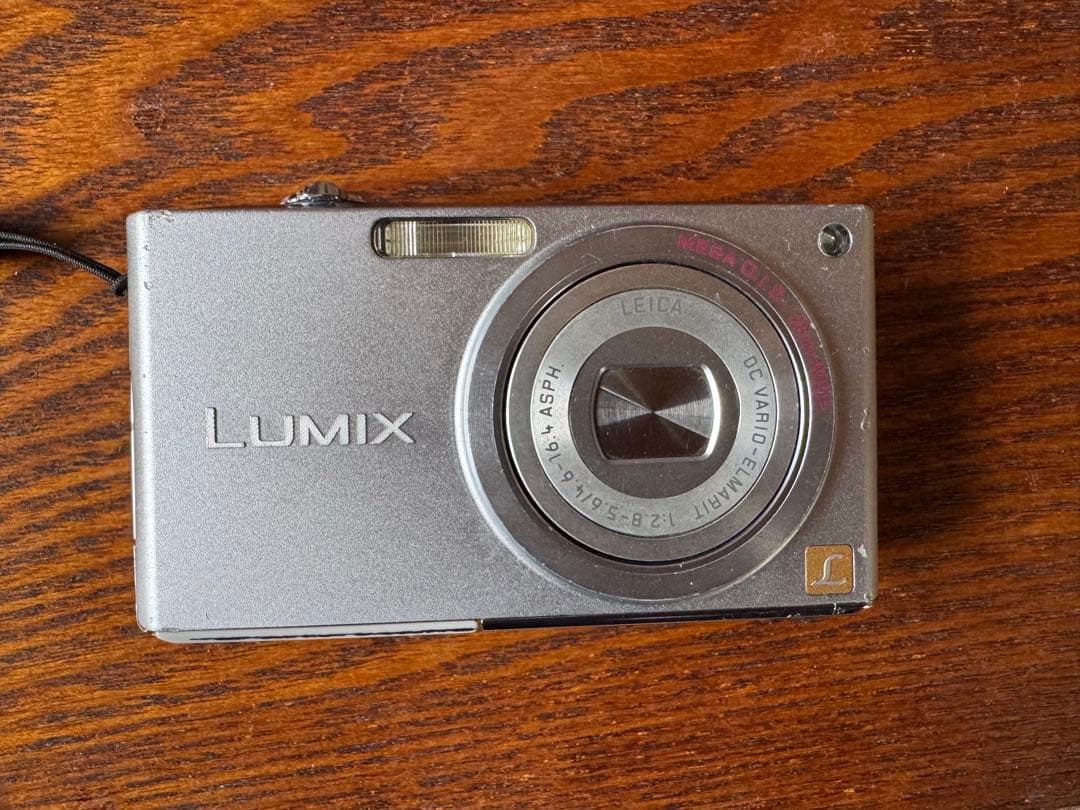 パナソニックLUMIX DMC-FX33 コンパクトデジタルカメラ　バッテリー付