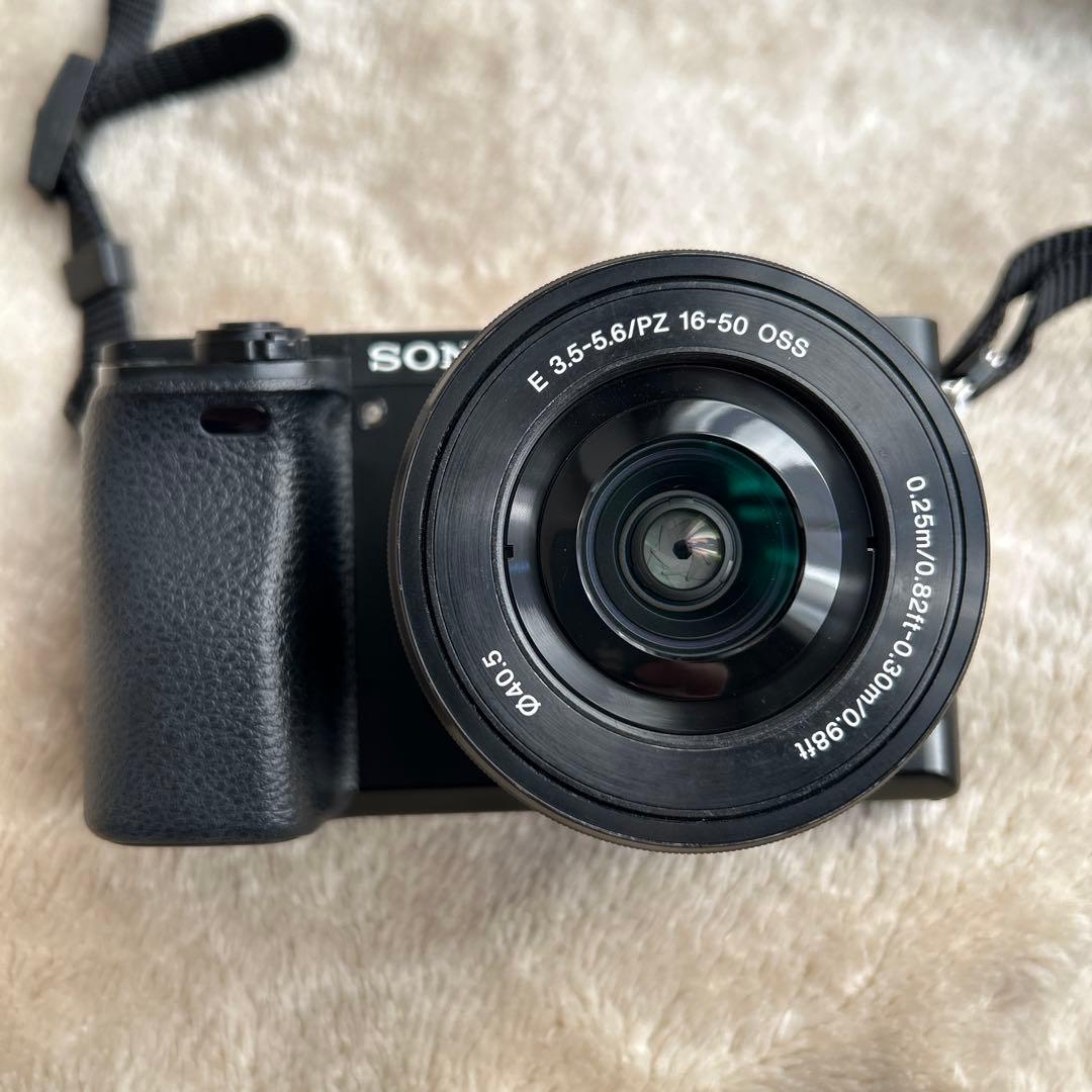 Sony α6000 ダブルズームレンズキット【マクロレンズ、カバン付き】