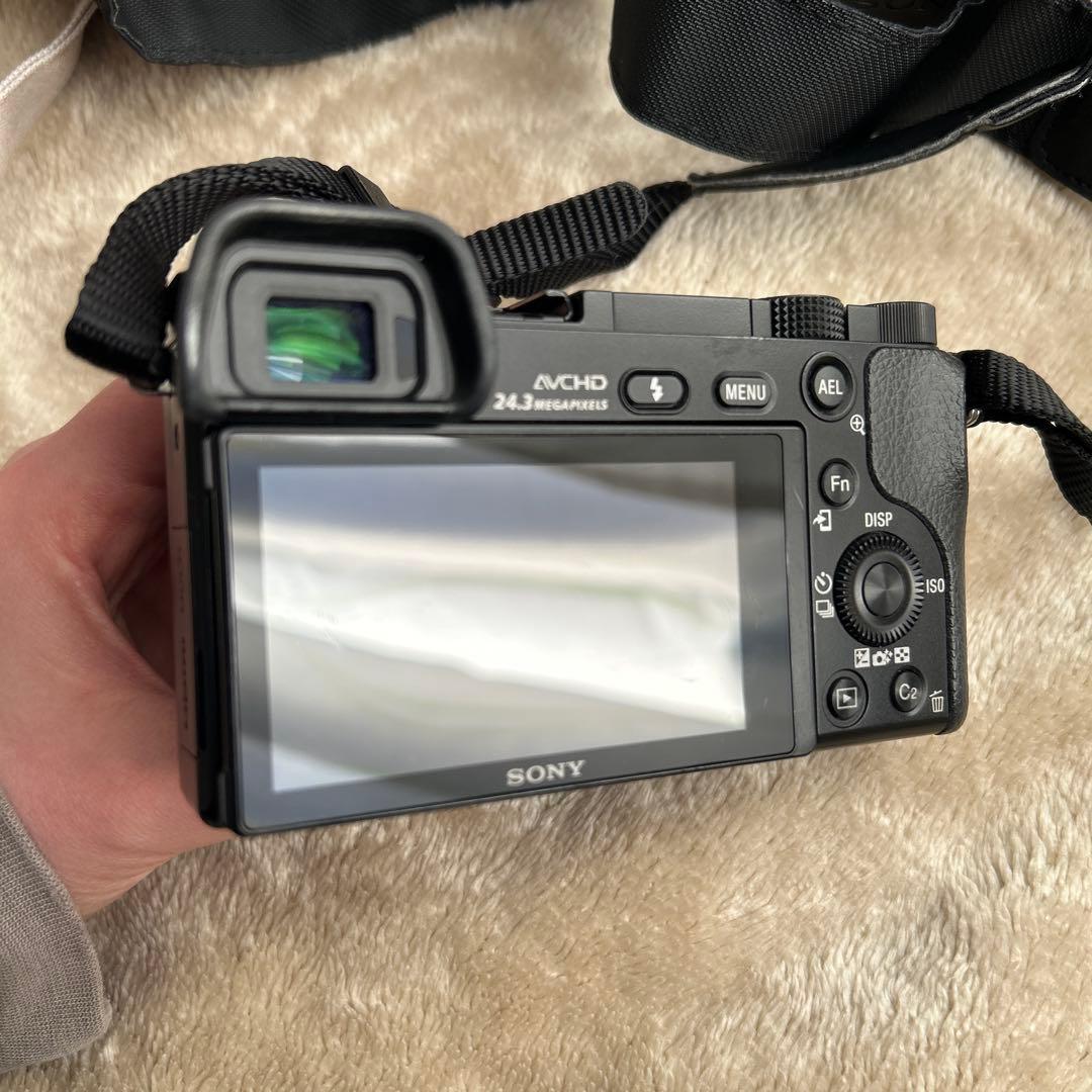 Sony α6000 ダブルズームレンズキット【マクロレンズ、カバン付き】