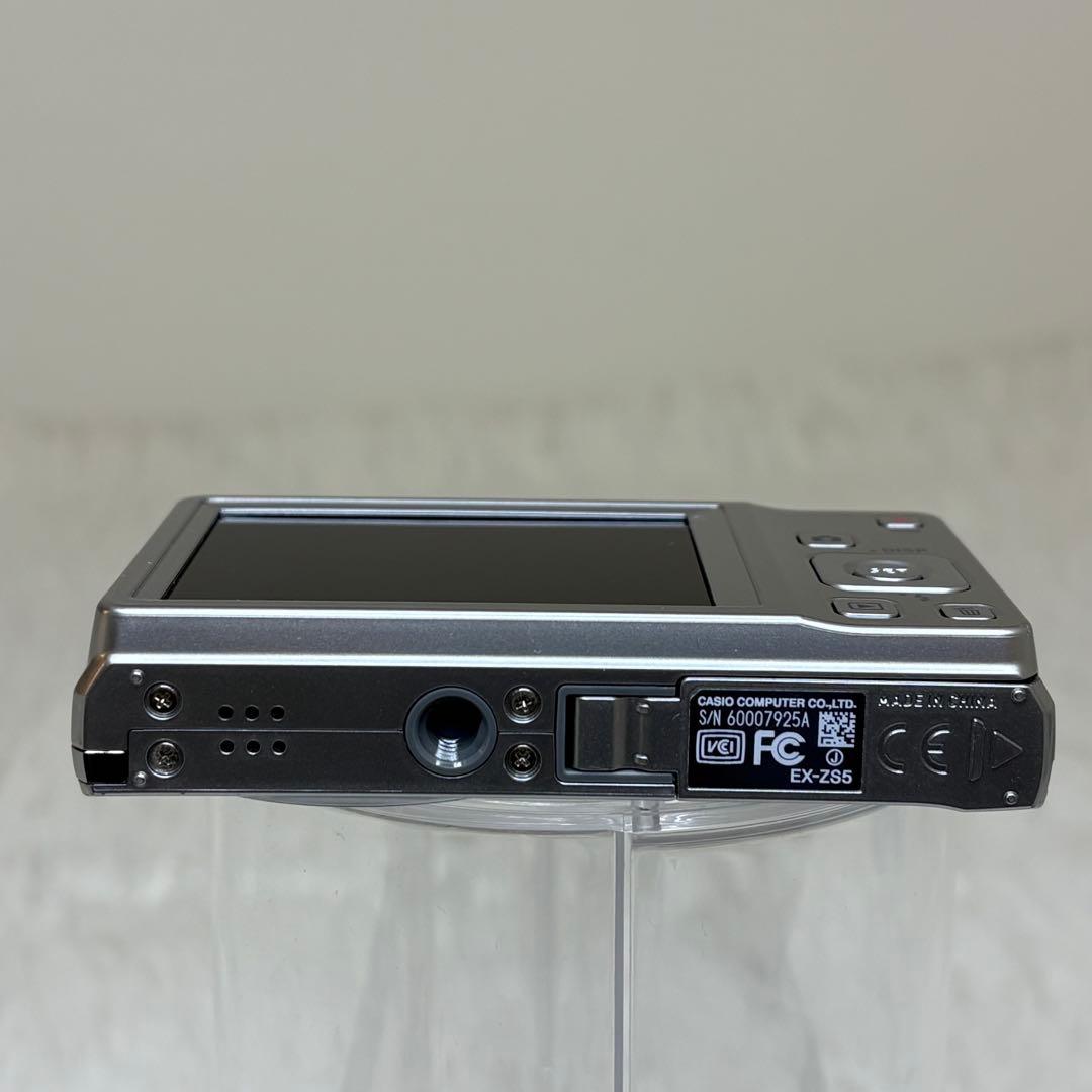 美品　CASIO カメラ　EX-ZS5 充電器　箱　シルバー　コンデジ　動作品