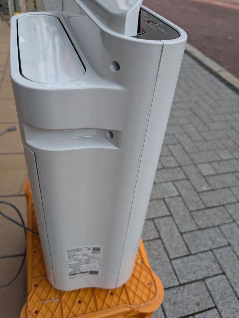 シャープ　加湿空気清浄機　2022　KC-R50-W