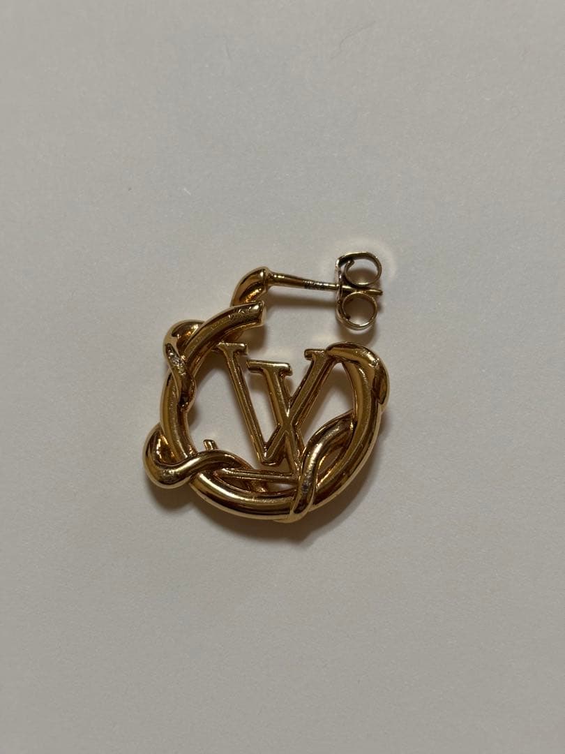 ゴールド ロゴデザイン ピアス(片耳用)