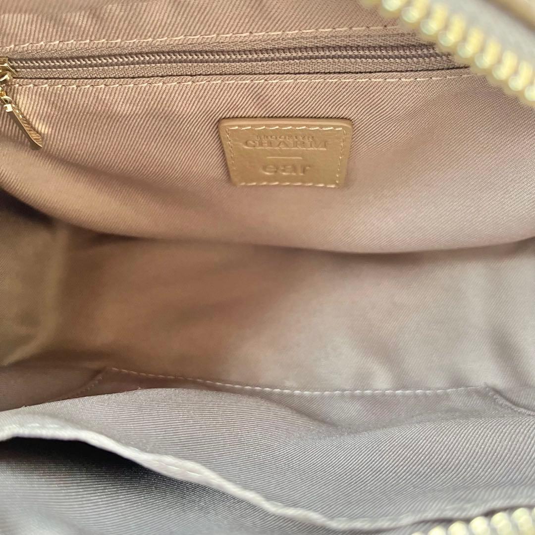 イアパピヨネ ブルックリンチャーム キリン スクエアショルダーバッグ モカ