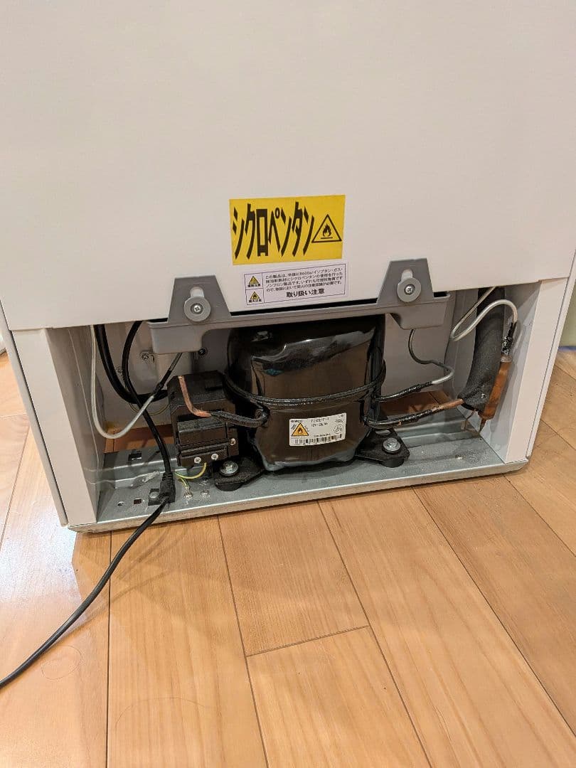 ホワイト 上冷凍庫 冷蔵庫(傷2か所)　139L