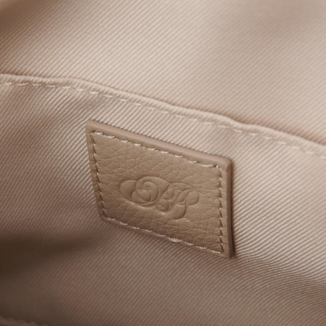 【新品タグ付】ビアズリー レザー ボディバッグ ベージュ