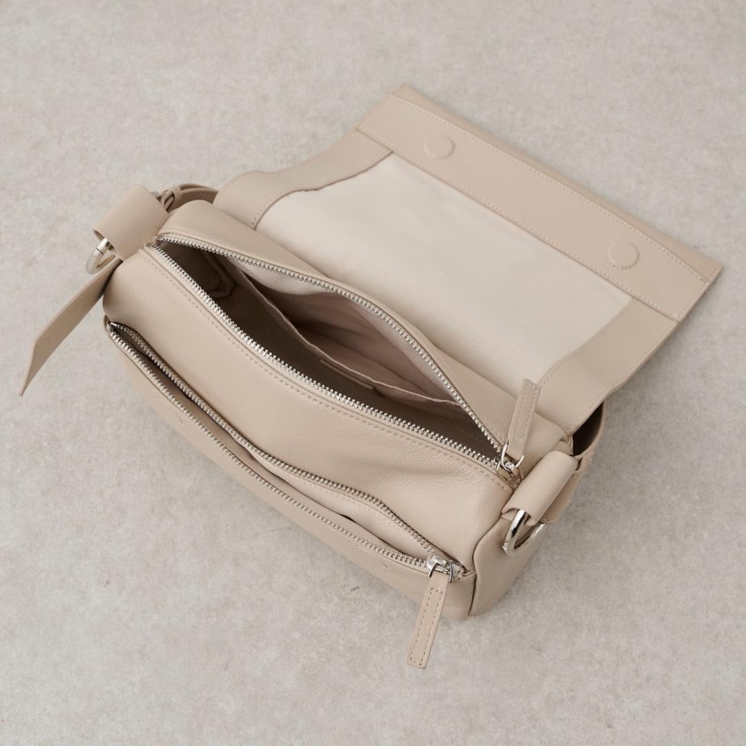 【新品タグ付】ビアズリー レザー ボディバッグ ベージュ