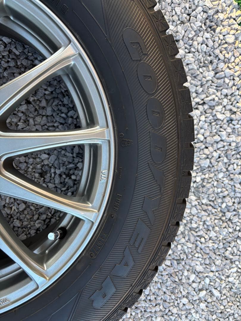 30系アルファード　スタッドレスタイヤ　215/65 16