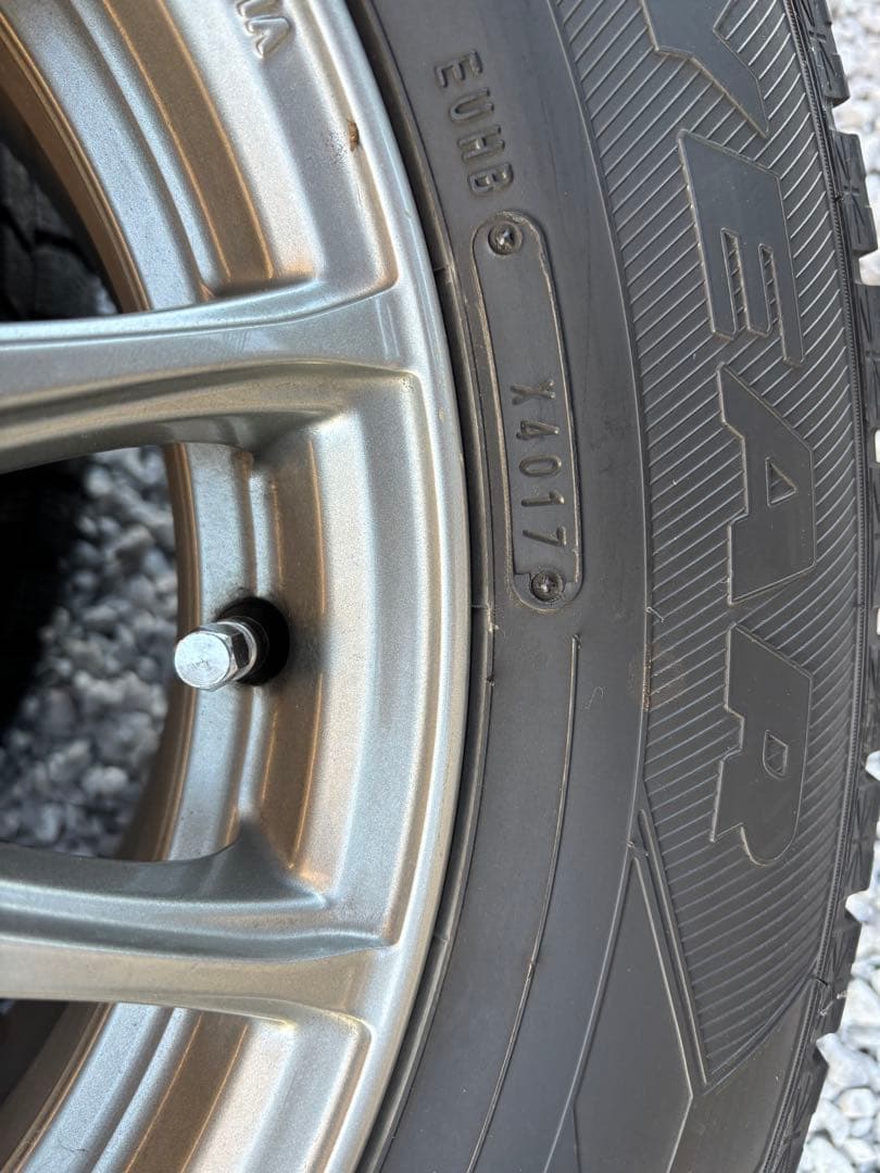 30系アルファード　スタッドレスタイヤ　215/65 16