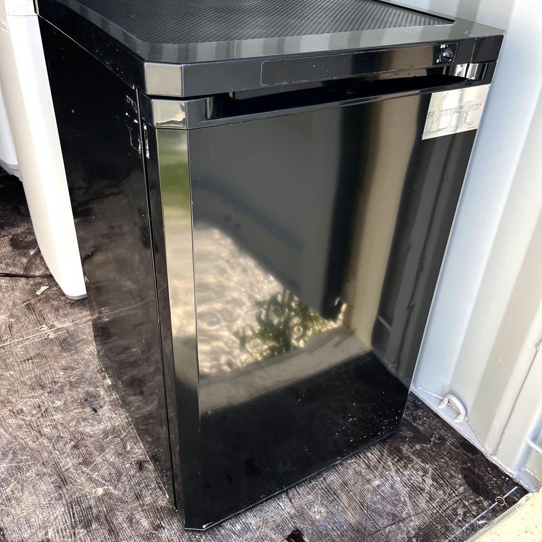 89取付無料！アイリスオーヤマスタイリッシュブラック4段トレー付き冷凍庫✨