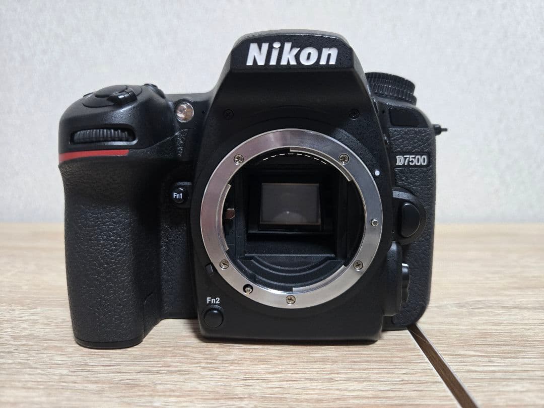 ニコン Nikon D7500　Wi-Fi搭載＆高速性能　ダブルレンズあり